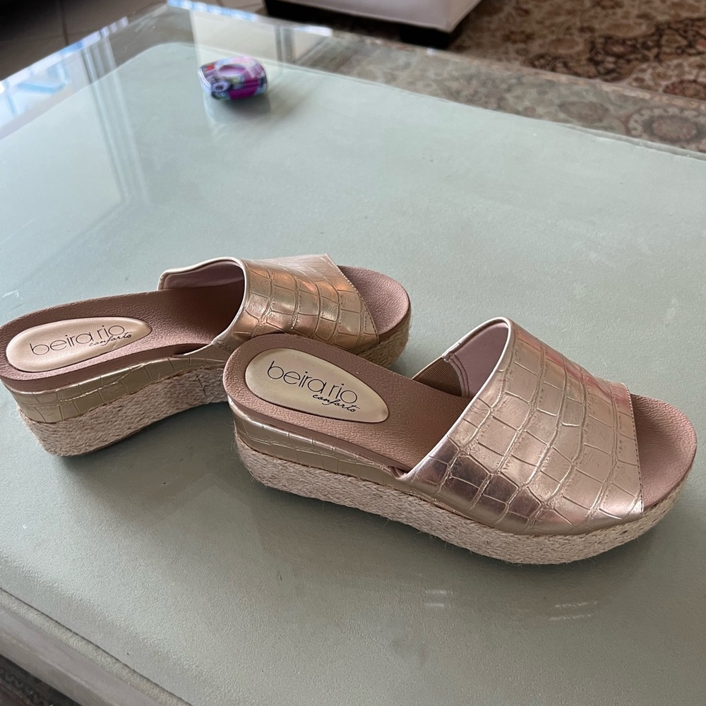 Gold wedge slip ons, size 7 US. Like new. - Picture 4 of 6